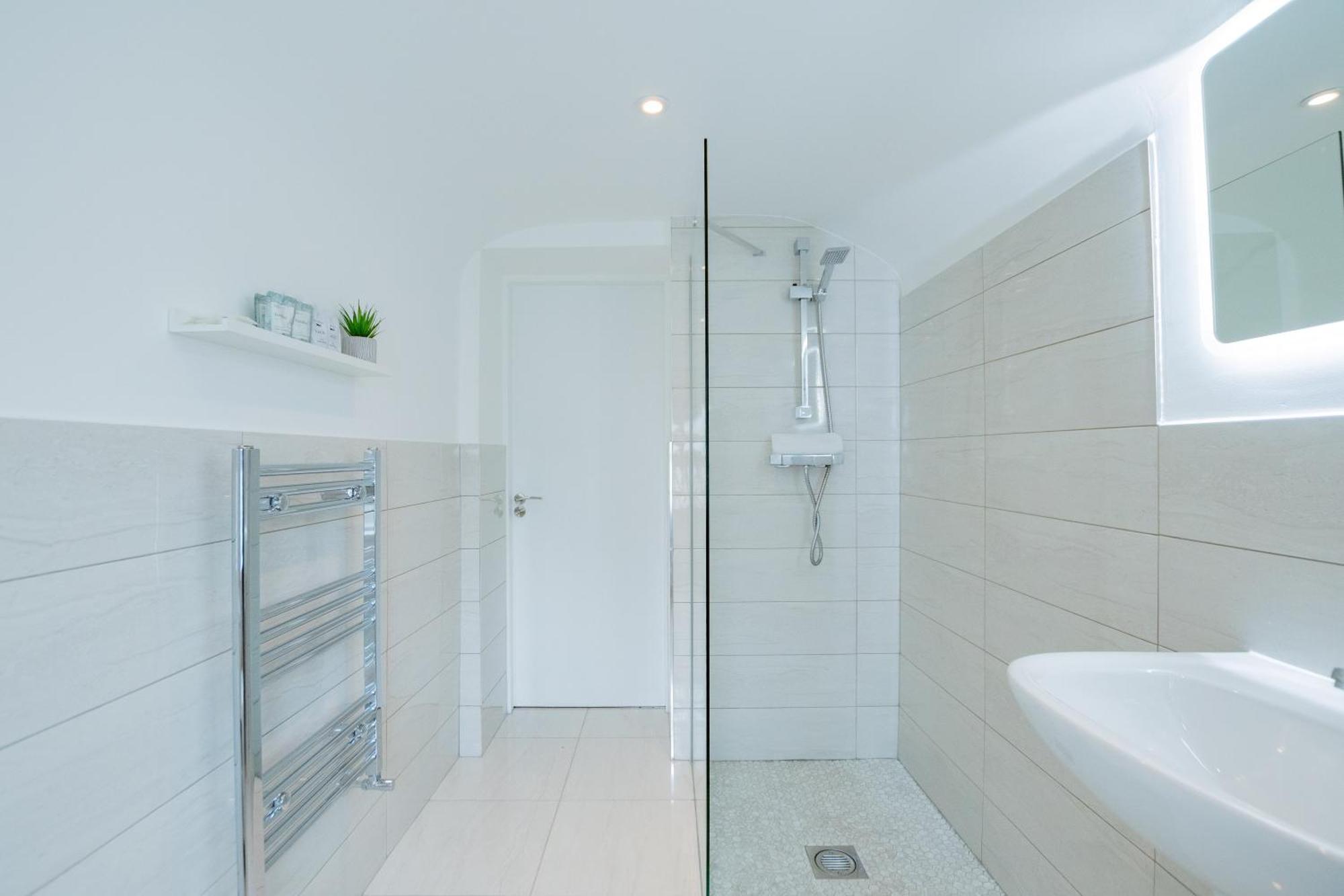 Villa The Large Group House -Sleeps 21 Dublín Exterior foto